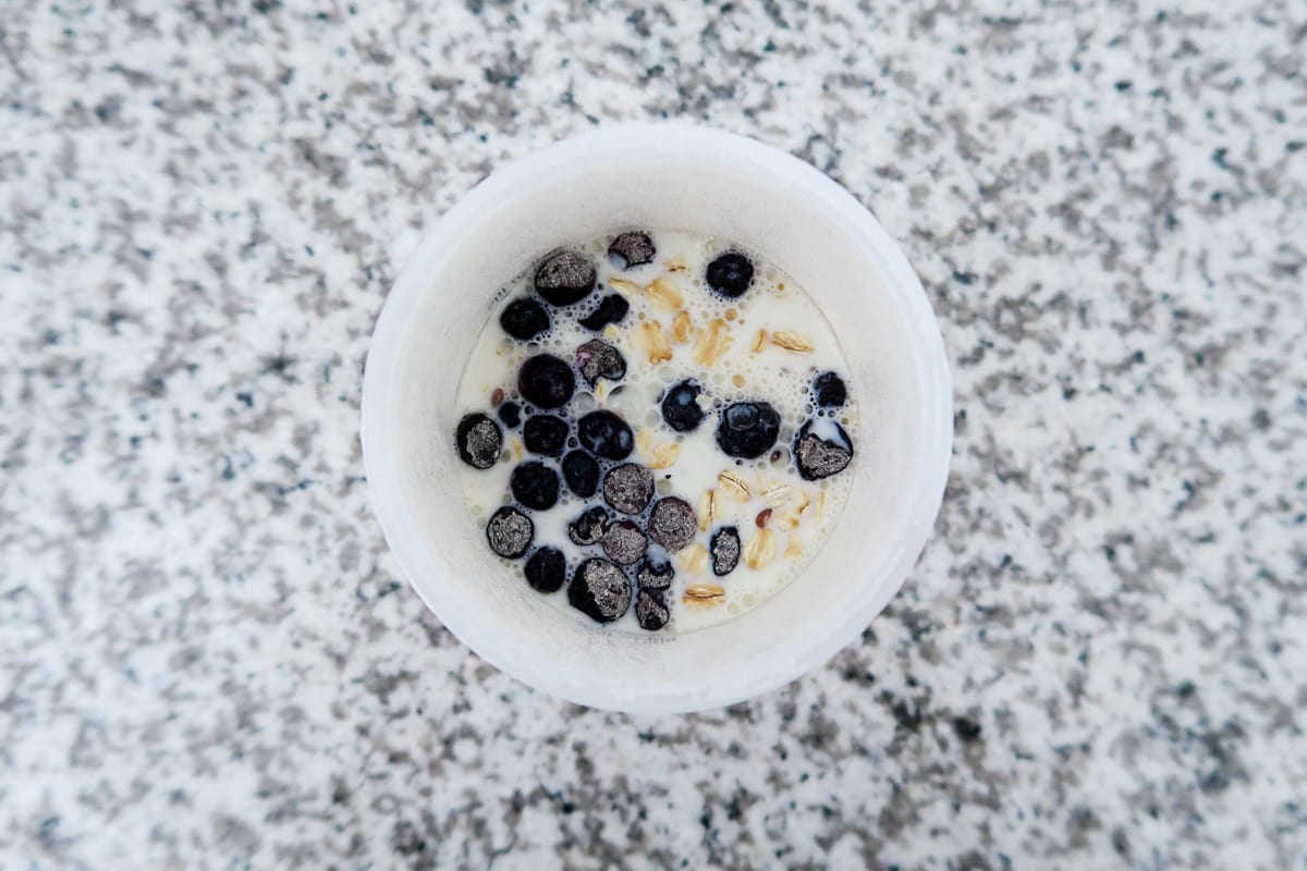 How to make easy overnight oats