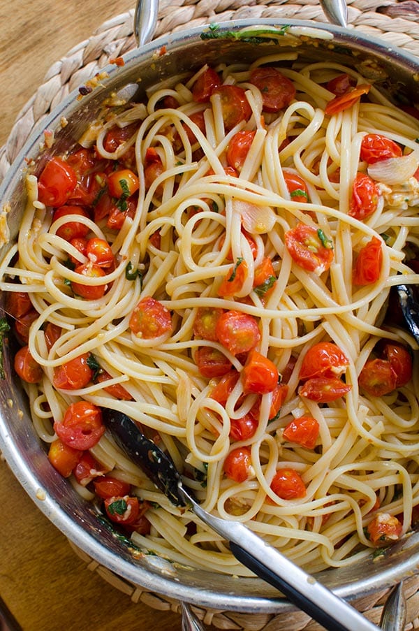 pasta-with-tomatoes-and-garlic