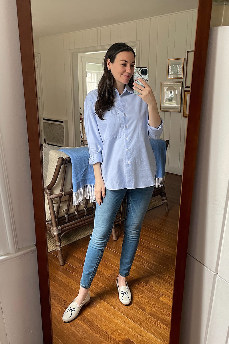 maternity jeans and button down shirt | WEEK OF OUTFITS 3.30.21