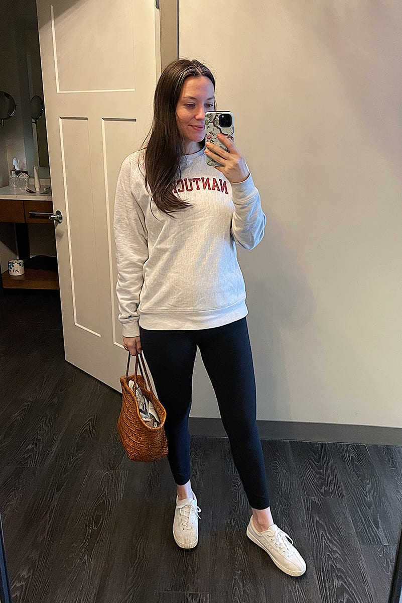 sweatshirt and leggings outfit | WEEK OF OUTFITS 4.6.21