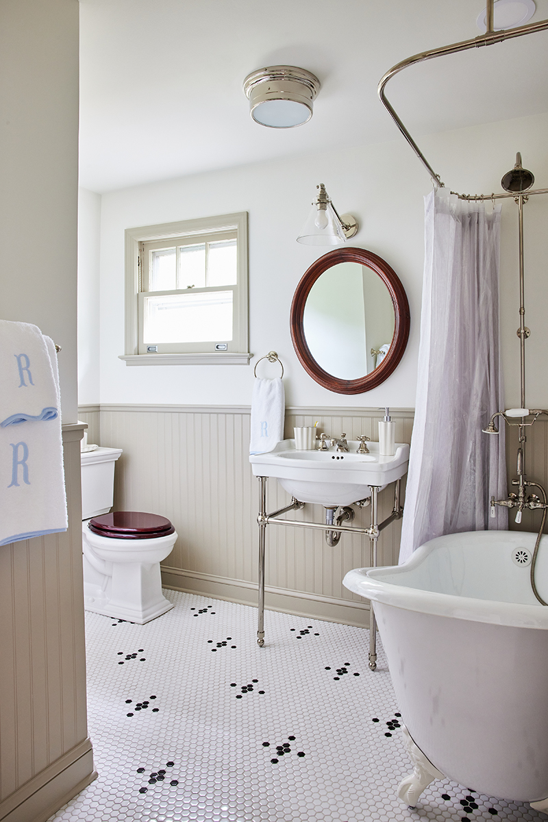 classic interior design bathroom for carly riordan by jennifer muirhead interiors featuring signature hardware cierra console sink, weezie towels signature starter pack in light blue, and signature hardware erica cast iron clawfoot slipper tub