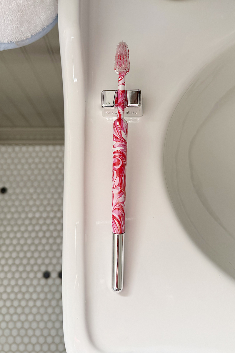 A pink marbled chic toothbrush